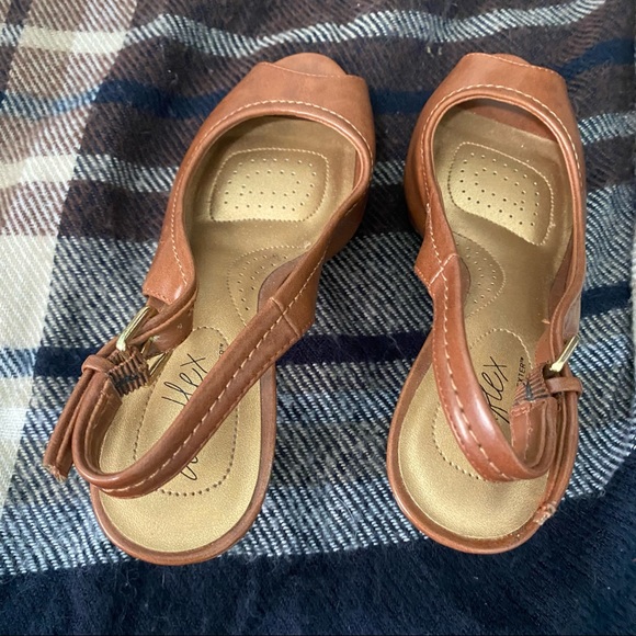 4 for $20 Dexflex Comfort Shoes Heels - Picture 4 of 11